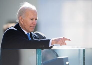 Biden Administration Sets New Overdraft Fee Limits, Sparks Banking Sector Frustration