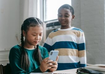school children using smartphones