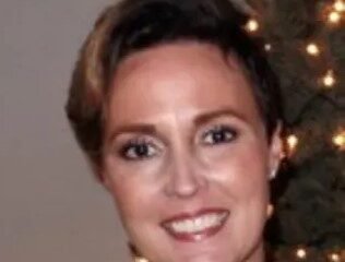 Alaura Arringdale swimming