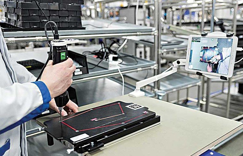 Ericsson 5G device Indoor Fusion 8828 in Bell store Canada