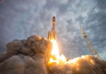 atlas v rocket kuiper satellite launch 2025 cape canaveral
