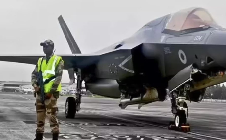 f-35b-lightning-ii-stealth-fighter-thiruvananthapuram-airport-india