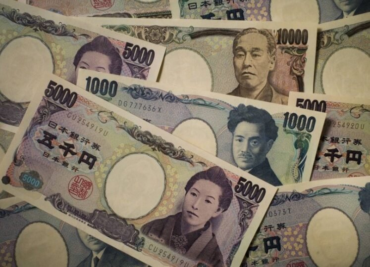 Wall Street Courts Japan’s Brightest as Banking War Heats Up