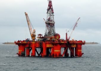 oil rig north sea fossil fuel