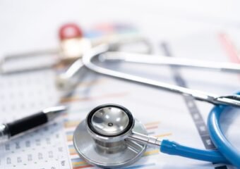 microsoft-ai-diagnosis-healthcare-lab-coat-stethoscope