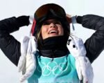 Eileen Gu skiing