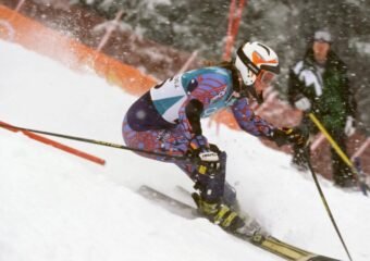 Lindsey Vonn skiing
