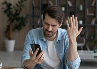 frustrated smartphone users