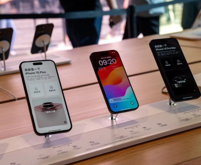 iPhone 17 display