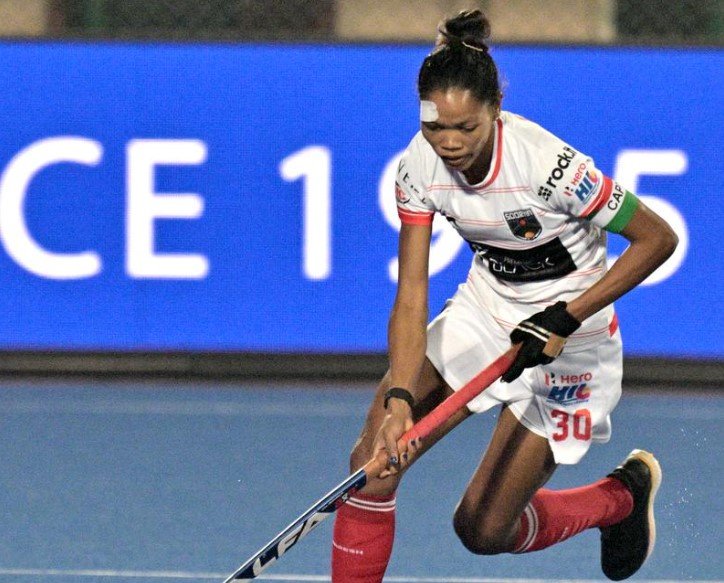 womens hockey player