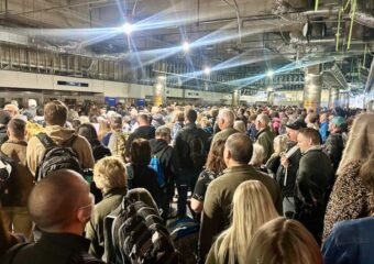 airplane delay crowd