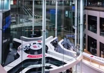 Nikkei 225 stock exchange Tokyo trading floor