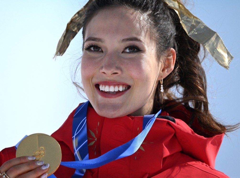 eileen gu crying olympic podium italy 2026 gold medal