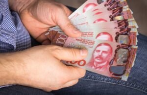 New Zealand’s Central Bank Pushes Banks to Keep Cash Services Close to People