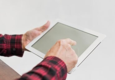 Choose Better Note Taking in 2026 With E Ink Tablet or iPad
