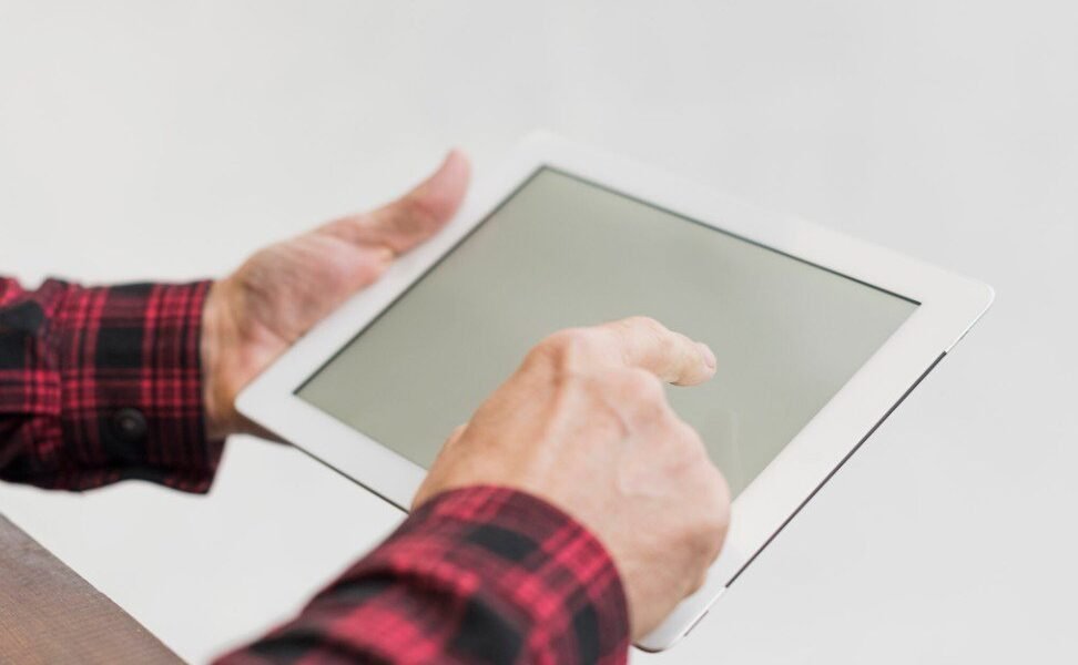 Choose Better Note Taking in 2026 With E Ink Tablet or iPad