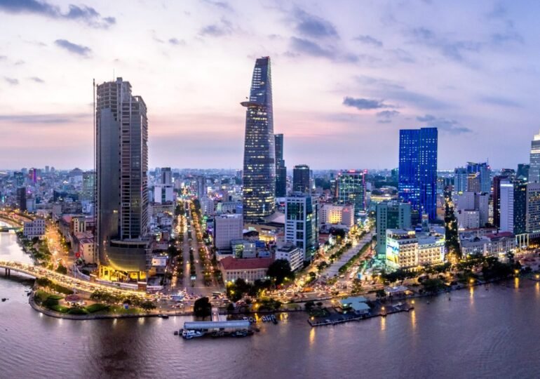 Vietnam Banks Spark Hiring Frenzy for AI and Tech Talent