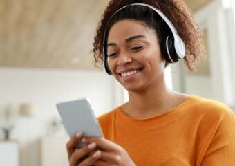 hybrid audiobook reading feature Australia