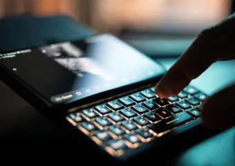 BlackBerry-style QWERTY keyboard smartphone revival hits niche buyers in 2026.