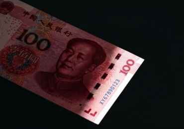 China Lets Banks Pay More for Dollars to Curb the Yuan’s Rise