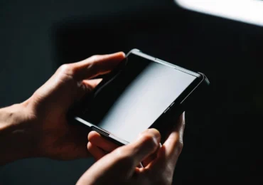 Samsung Targets First Half of 2028 for First Commercial Rollable Phone